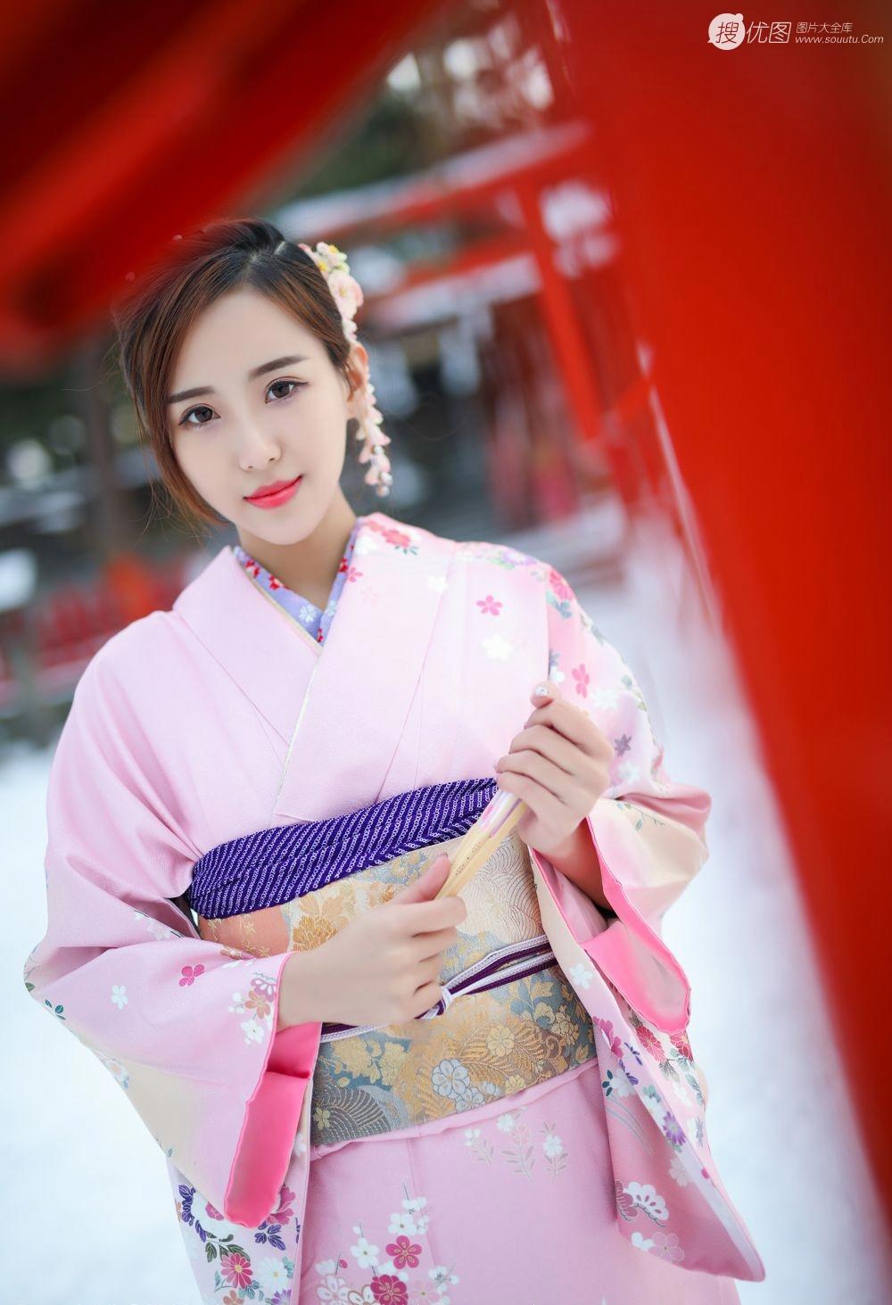 形容夏天的四字词语